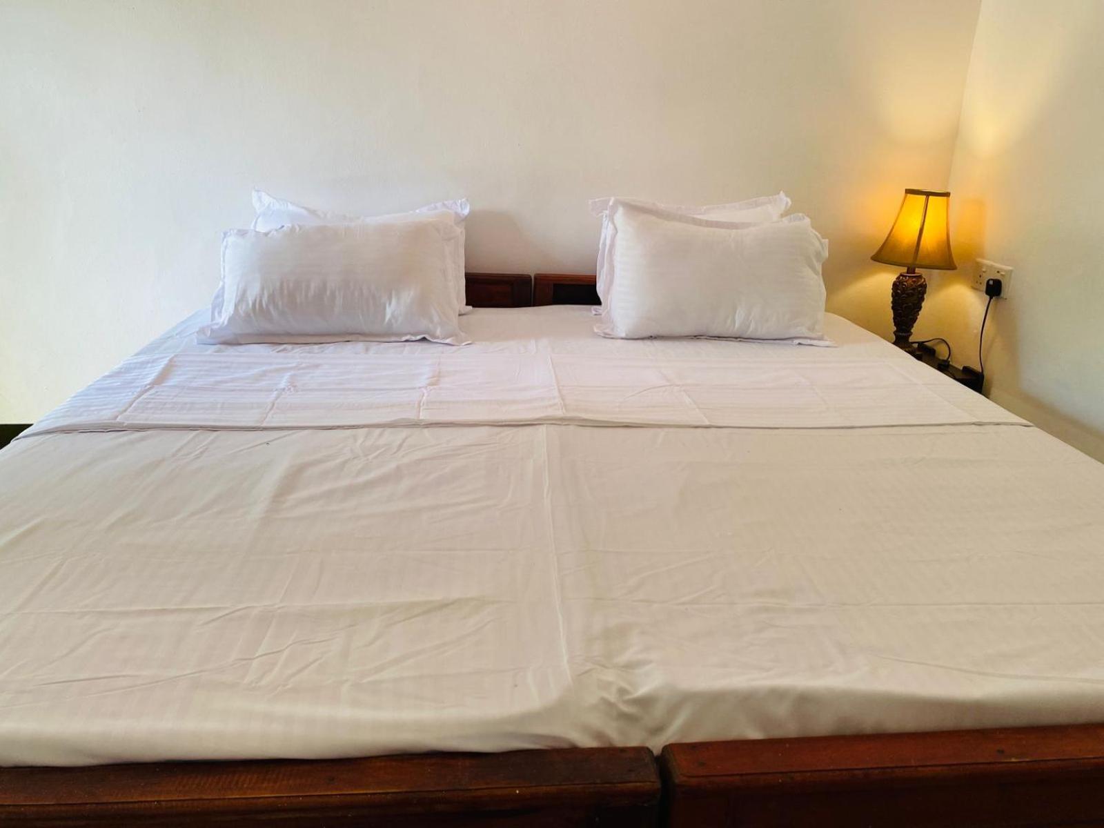 Hotel Aaliya Bay à Baie d'Arugam Extérieur photo