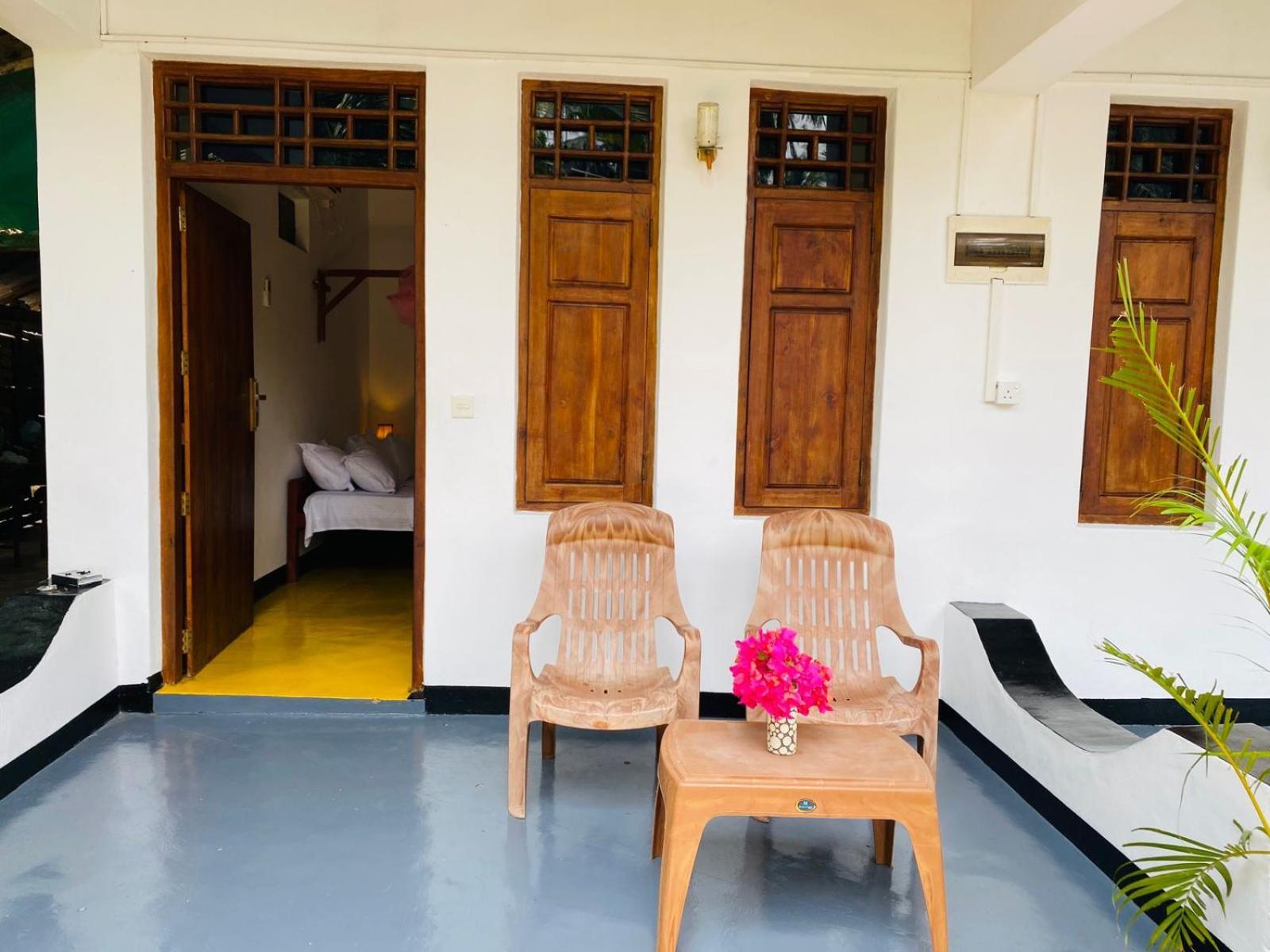 Hotel Aaliya Bay à Baie d'Arugam Extérieur photo