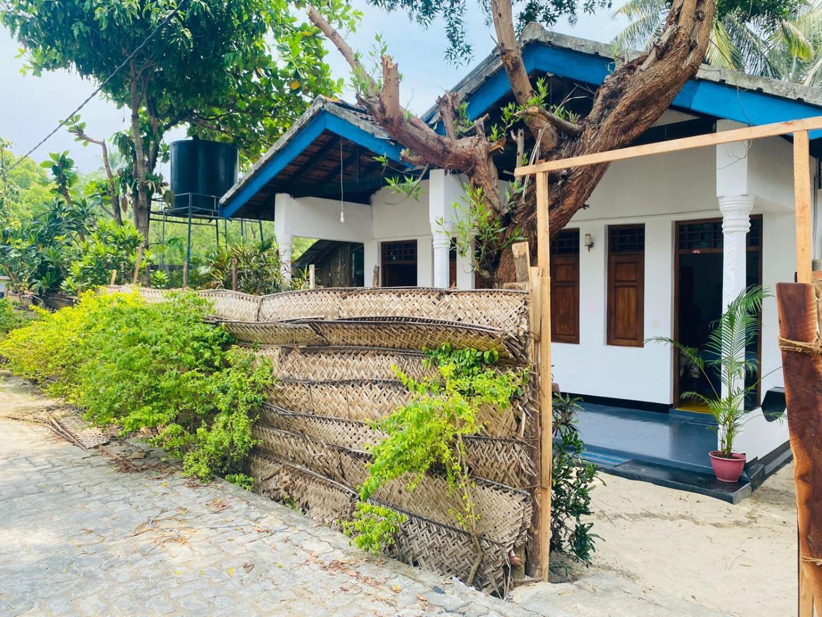Hotel Aaliya Bay à Baie d'Arugam Extérieur photo