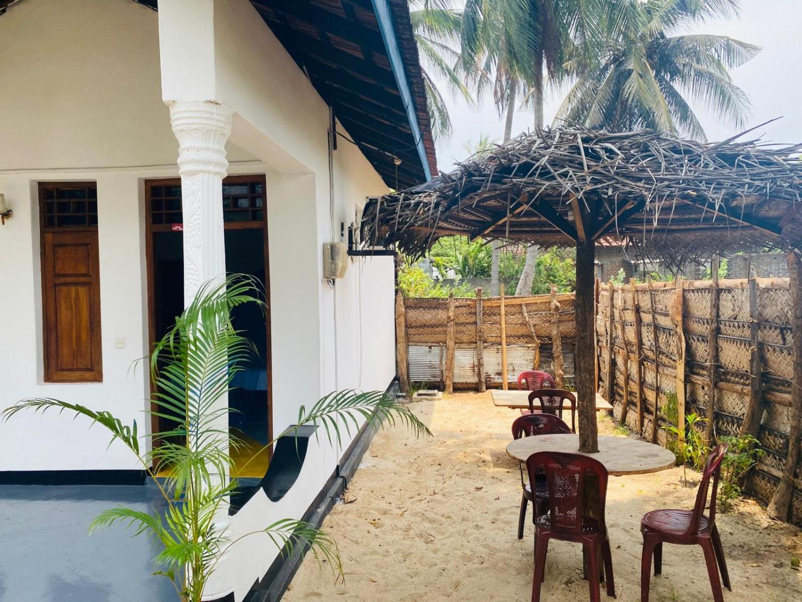 Hotel Aaliya Bay à Baie d'Arugam Extérieur photo