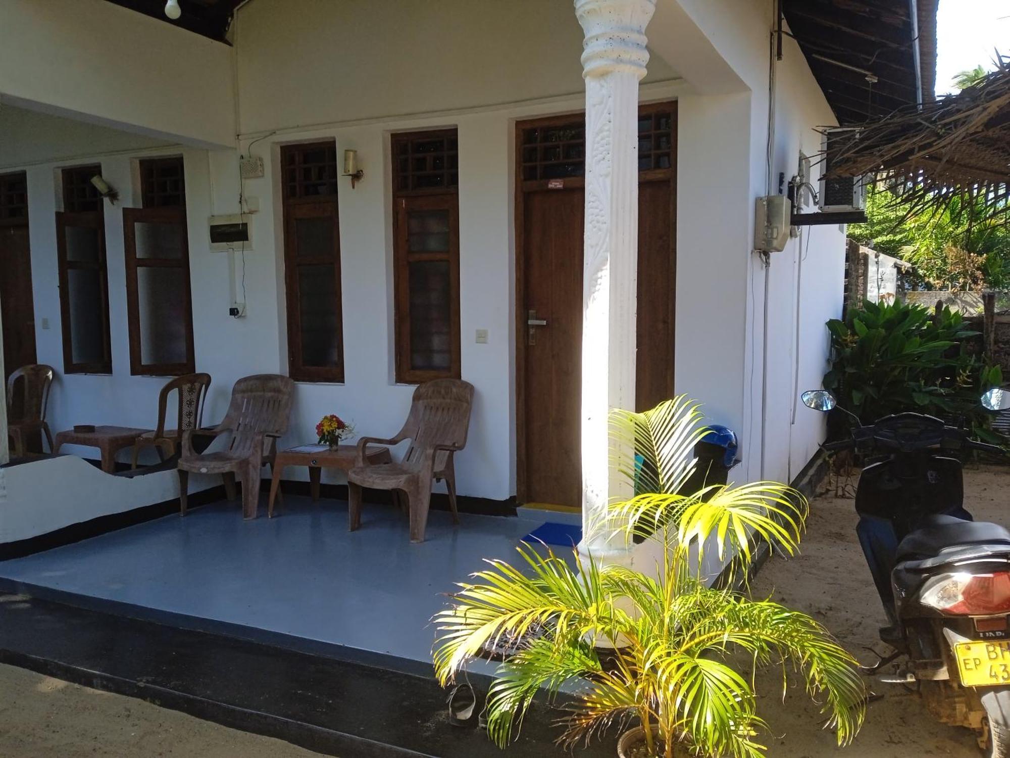 Hotel Aaliya Bay à Baie d'Arugam Extérieur photo